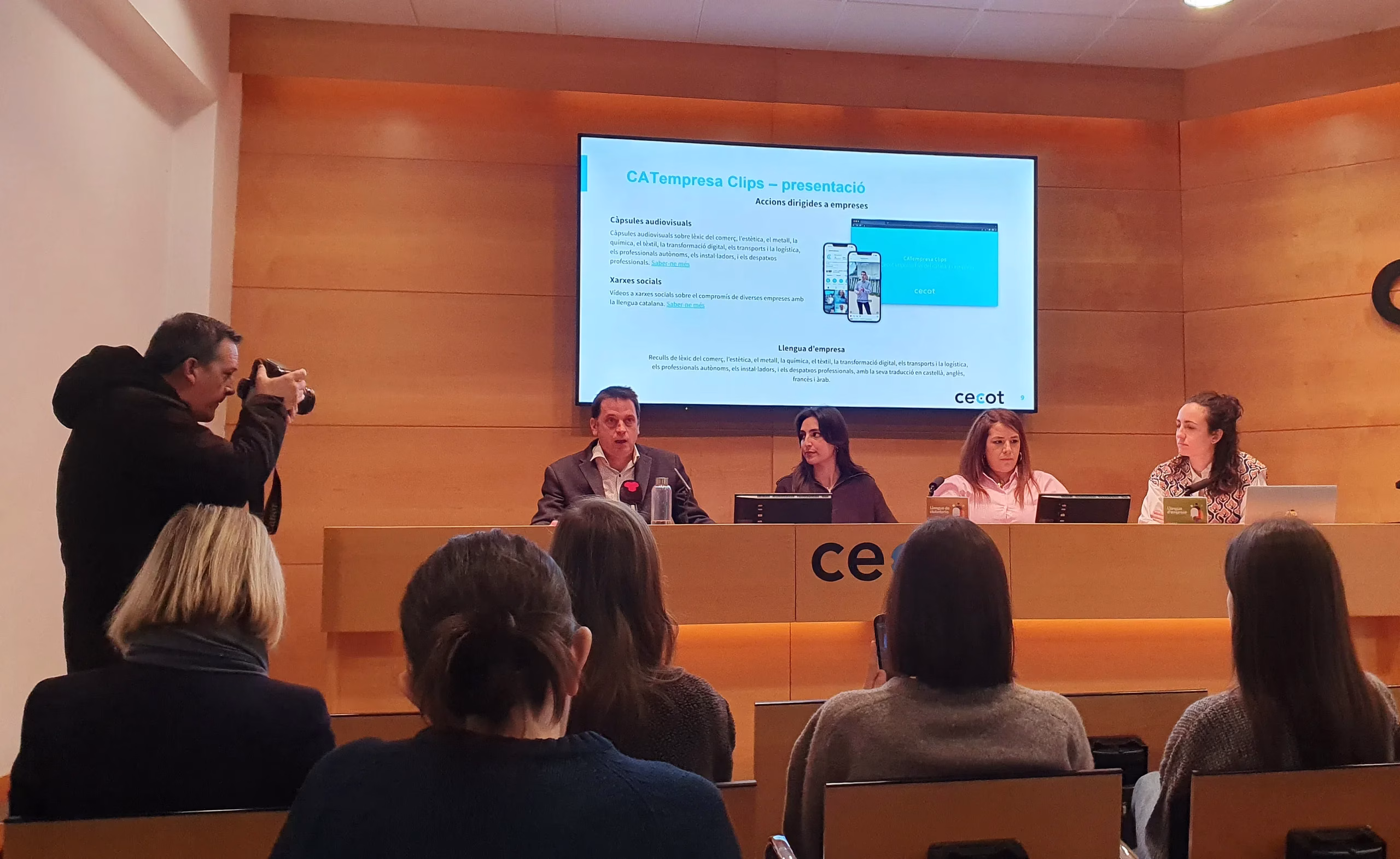 Sala de premsa 4 img rp catempresa clips rs llengua